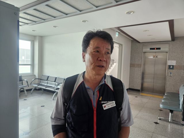 인터뷰하는 이길우 민주노총 대구본부장