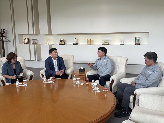 HD현대중공업 노진율 대표이사(오른쪽 두 번째) 만난 김종훈 동구청장(왼쪽 두 번째)