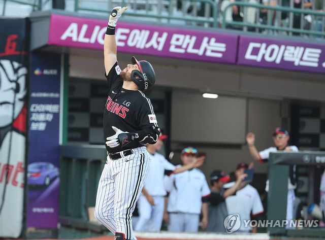 세리머니 하는 LG 오스틴