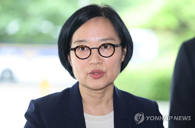 질문에 답변하는 한성숙 중기부장관 후보자