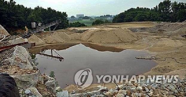 폐기물 불법매립된 익산 폐석산