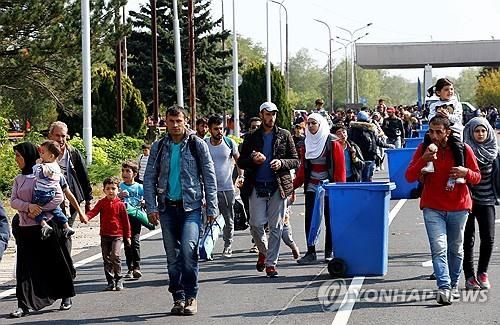 2015년 9월 헝가리에서 오스트리아 국경을 향하고 있는 시리아 난민들