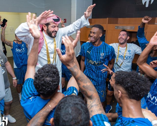 라커룸에서 클럽월드컵 8강전 진출을 축하하는 알힐랄 선수단