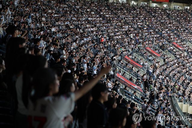역대 최소 경기 700만명 관중 돌파 앞둔 프로야구