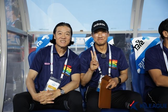 김판곤 감독과 이정효 감독