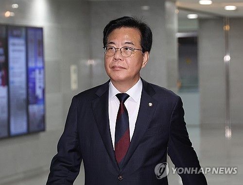 토론회 참석하는 송언석 비상대책위원장