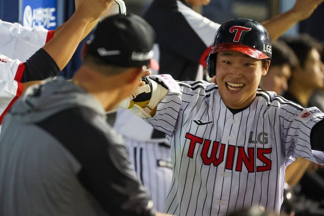 쐐기 2점홈런 때린 LG의 박관우