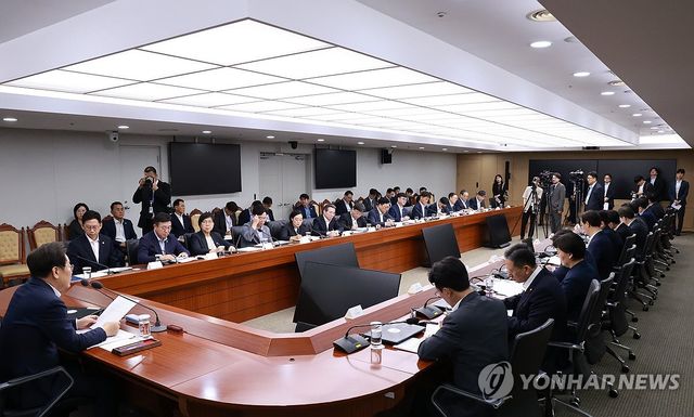 이재명 대통령, 비상경제점검 TF 회의 주재