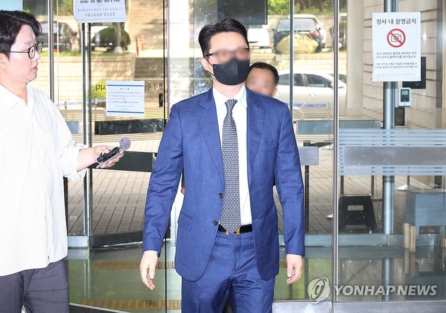 법원 출석하는 전 통일교 세계본부장