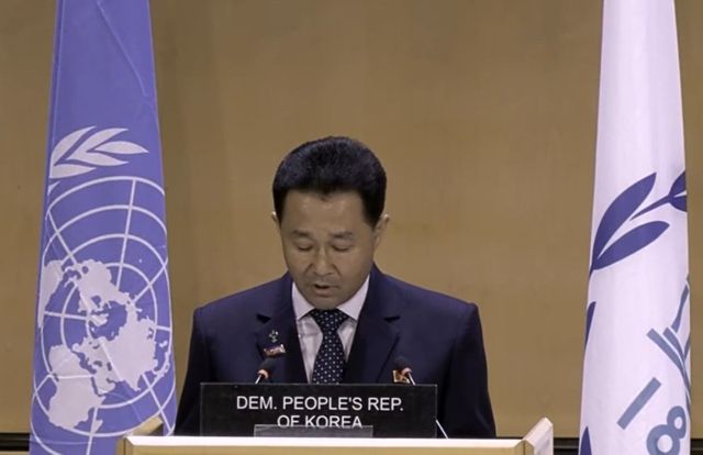 연설 중인 박인철 의장