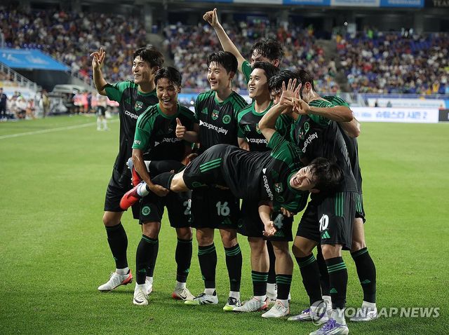 팀 K리그 선제골, 김진규의 월척 세리머니