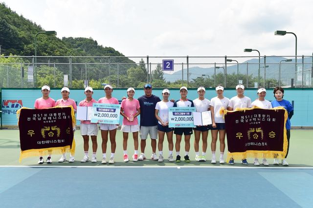 여중·여고부 동반 우승을 달성한 중앙여중과 중앙여고.