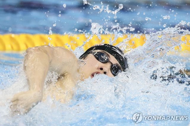 역영하는 황선우