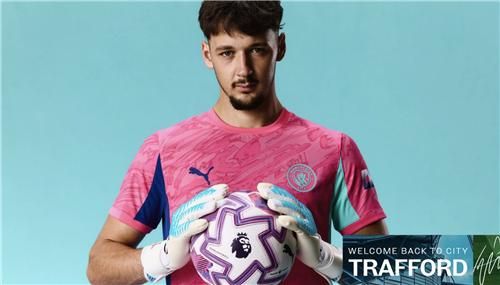 맨시티 복귀한 트래퍼드