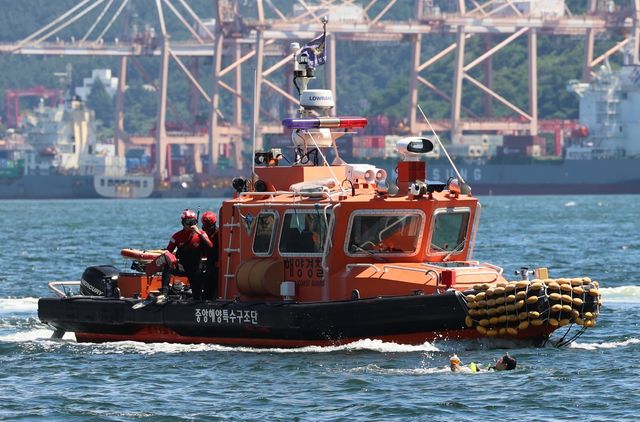 익수자 구조 나선 해경