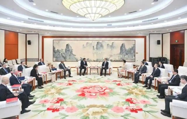 중국국제무역촉진회 런훙빈 회장과 미중 무역전국위원회 이사회 대표단 접견 