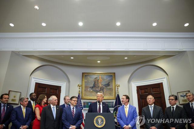 지난 3월 트럼프 미국 대통령 만난 정의선 회장(오른쪽 세 번째)