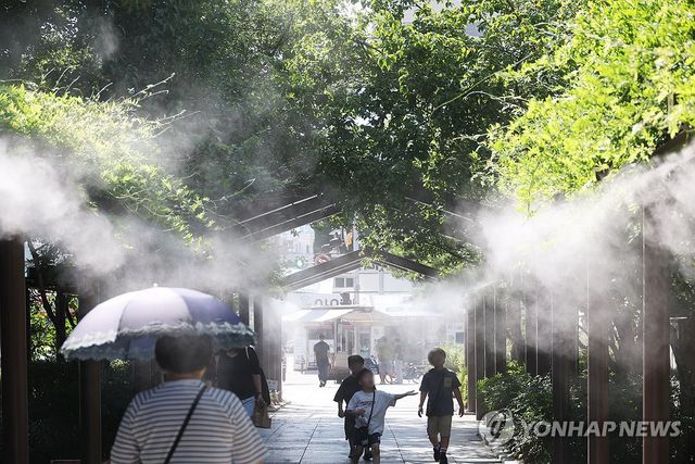 잠시나마 식히는 더위