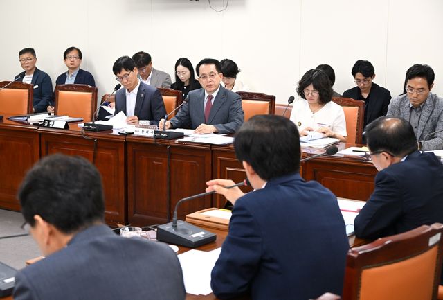 경남도의회 기획행정위, 황태수 경남인재평생교육진흥원장 후보자 인사청문회