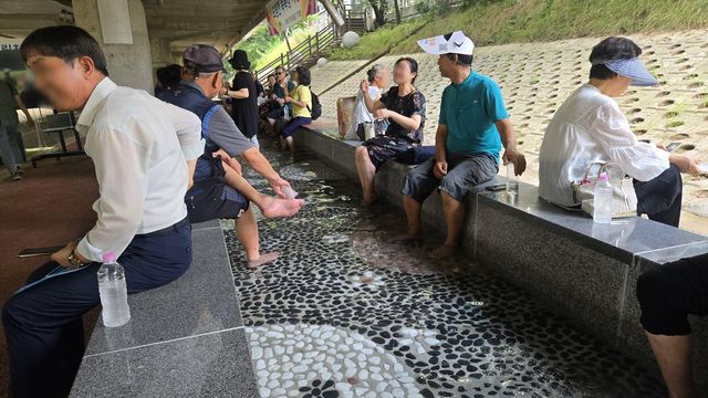 도림천 숨마당 일대에 조성된 족욕장