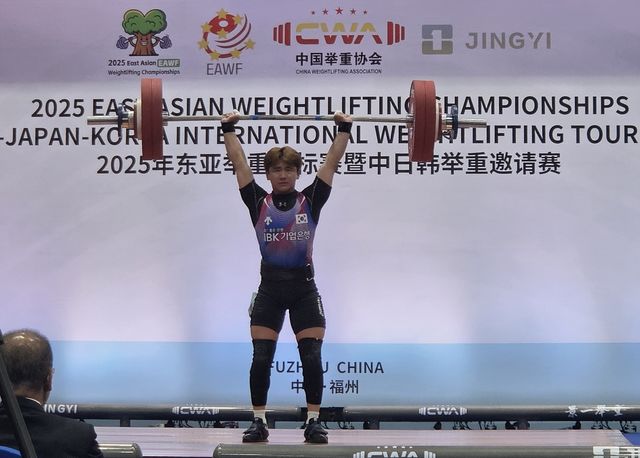 바벨을 드는 최한주