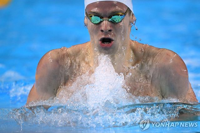 레옹 마르샹의 남자 개인혼영 200ｍ 결승 경기 모습.