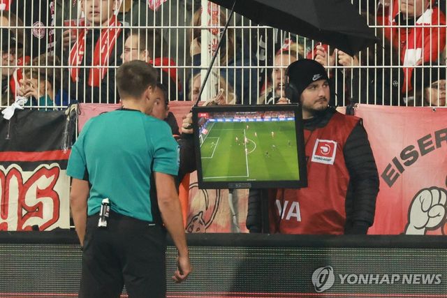 VAR 하는 분데스리가 심판