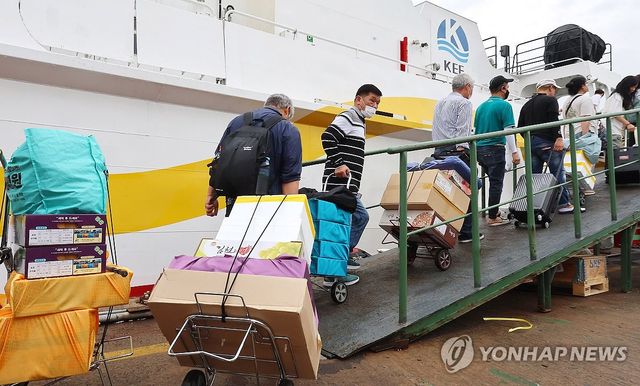 지난해 섬 고향 가는 귀성객들