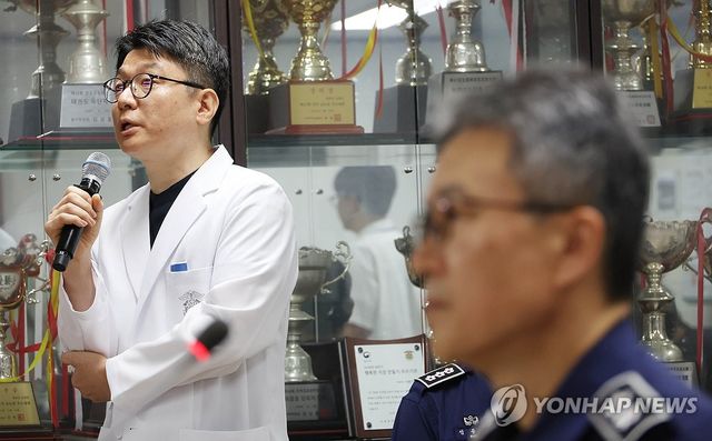 의원 질문에 답하는 서울구치소 의료과장