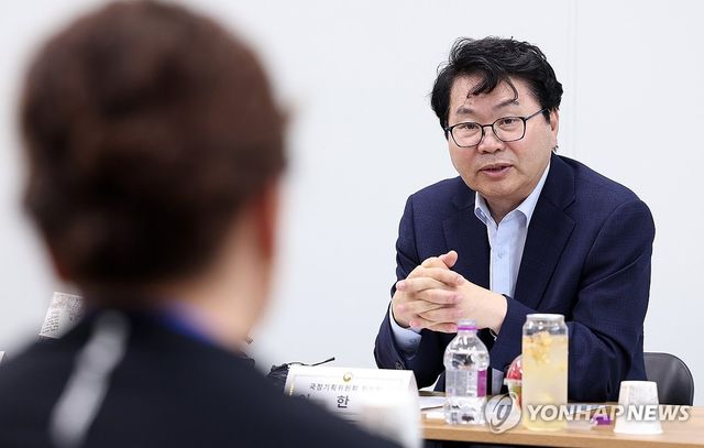 발언하는 이한주 국정기획위원장