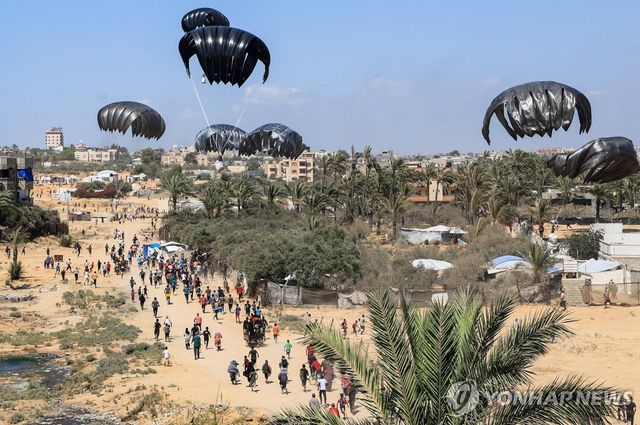 가자지구에 공수되는 구호품