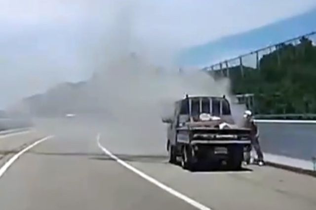 무안광주고속도로에서 발생한 차량 화재