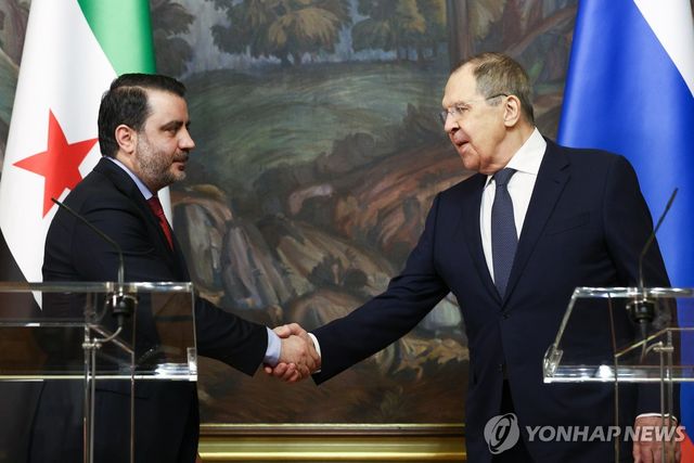 아사드 하산 알시바니 시리아 외무장관과 세르게이 라브로프 러시아 외무장관