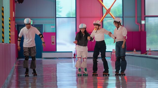 롤러스케이트장에 간 남녀 출연자들