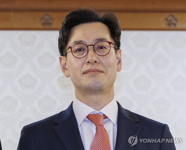 임명장 받은 손영택 총리 비서실장