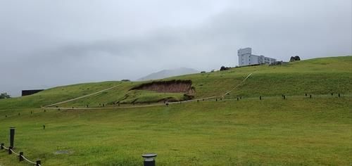 사면 일부가 붕괴된 세계유산 대성동고분군 