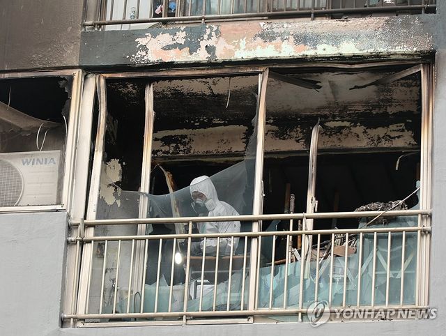 '자매 참변' 아파트 화재에 합동감식