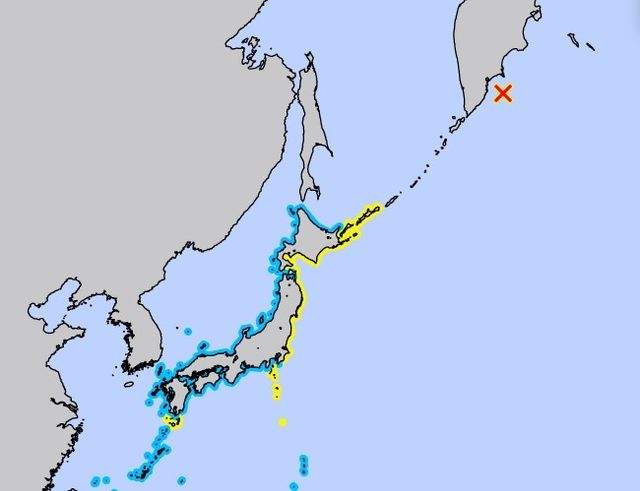 일본 열도 태평양 연안부 절반에 내려져 있는 쓰나미 주의보(노란색 표시)