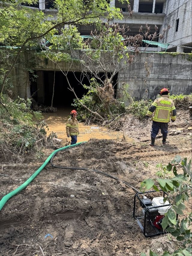 가평 덕현리 폐건물 배수작업