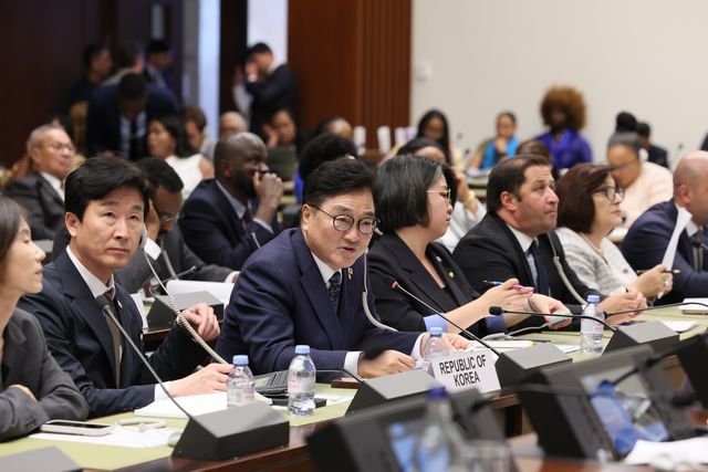 토론회 참석한 우원식 국회의장