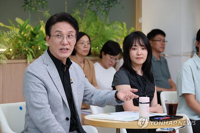 지난 1차 토론나라 행사서 모두발언 하는 김민석 국무총리