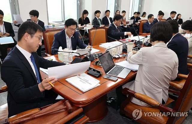 추가 경정 조정소위 주재하는 한병도 위원장