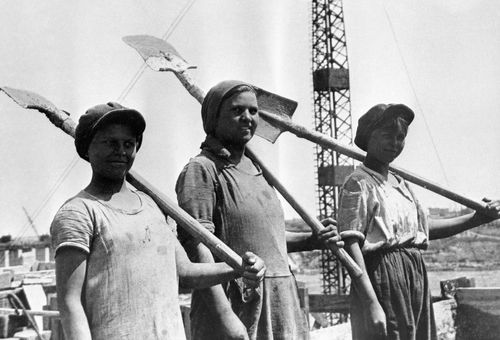 소련 당시의 젊은 노동자들 