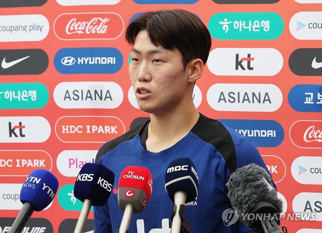 질문에 답하는 강상윤