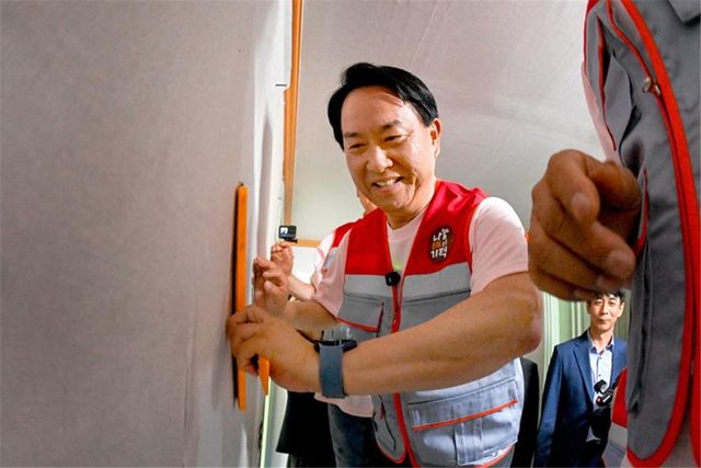 봉사활동 중인 이성헌 구청장