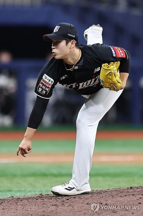역투하는 kt의 마무리 투수 박영현