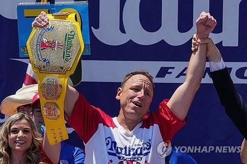 2025 네이선스 핫도그 먹기대회 우승자 체스트넛