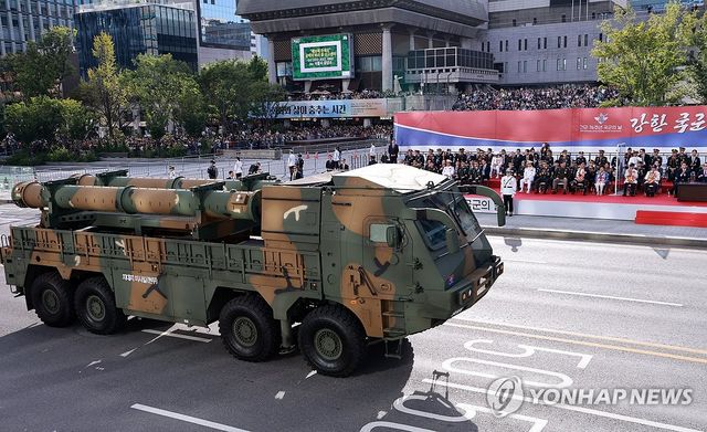 국군의날 시가행진에 등장한 지대지미사일 현무