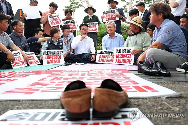 농민단체 면담하는 김민석 국무총리