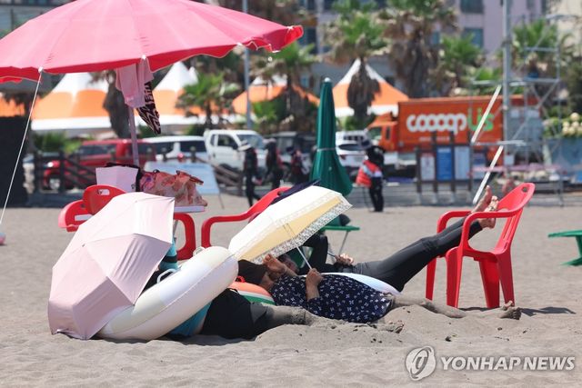 해변의 모래 찜질